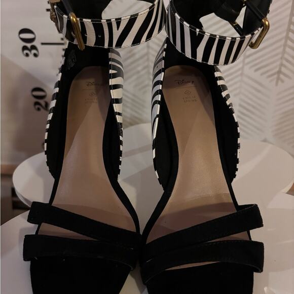 Disney Lion King heels 6.5 - Picture 3 of 10